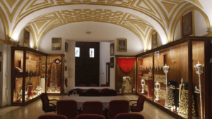 Interior de la Capilla-Casa Hermandad en su interior. (Foto: Diario de Sevilla.)