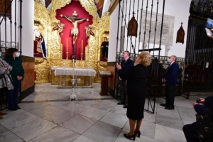 Momento en el que se le dedica una saeta de Nuestros Titulares.