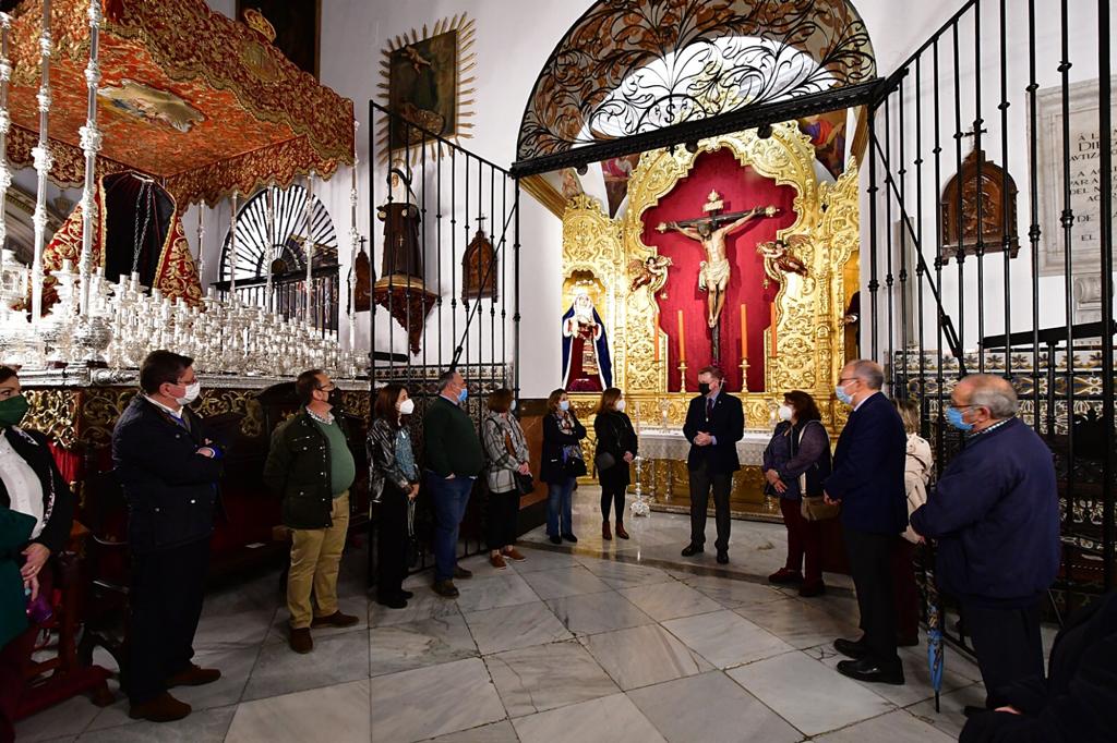 El simbólico cirio 'Madre de Vida', por los Donantes de Órganos, se encendió delante de Nuestros Titulares.
