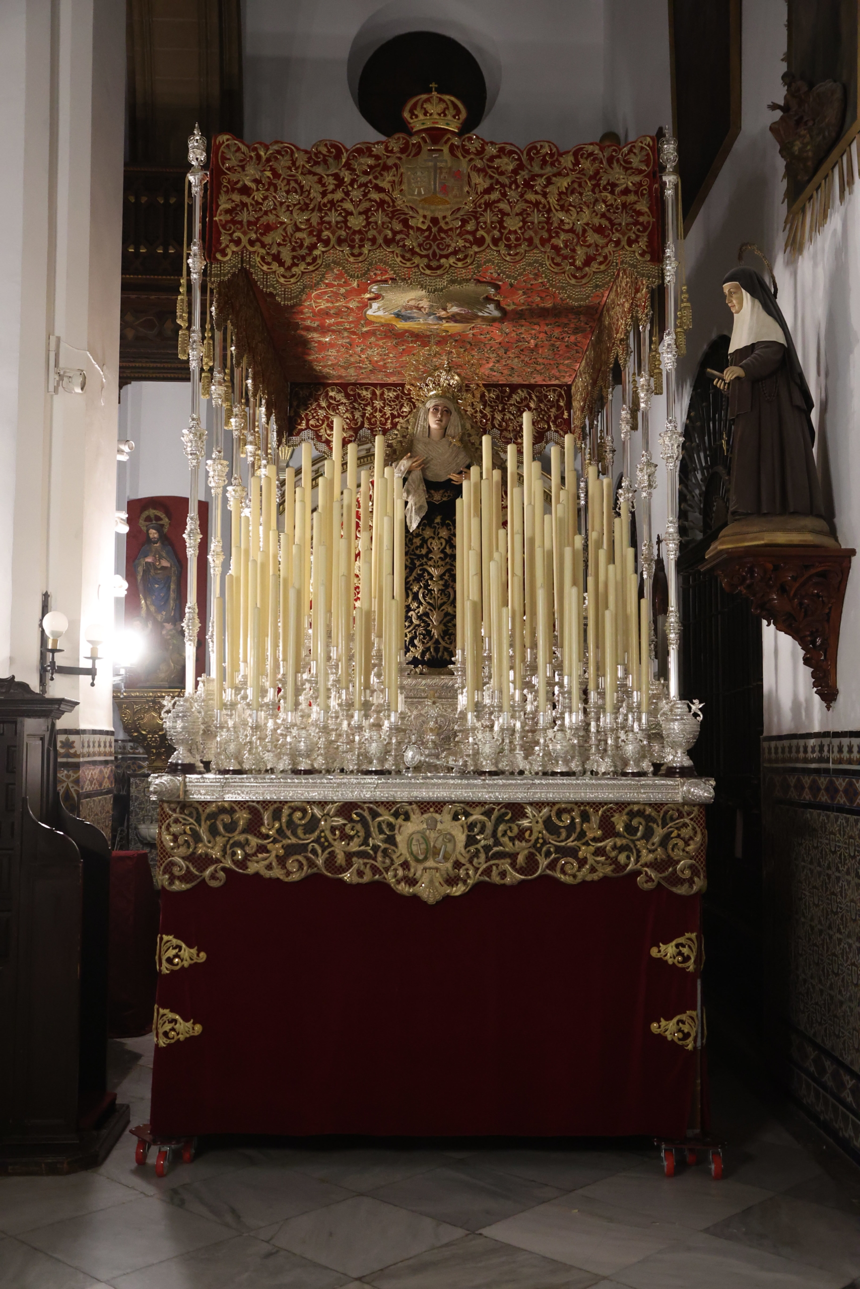 Madre de Dios de la Palma, sobre su paso de palio. Foto: Joaquín Corchero.
